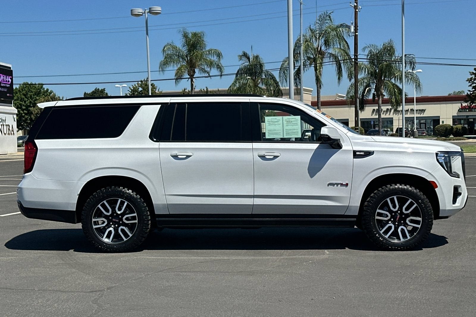 2023 GMC Yukon XL AT4