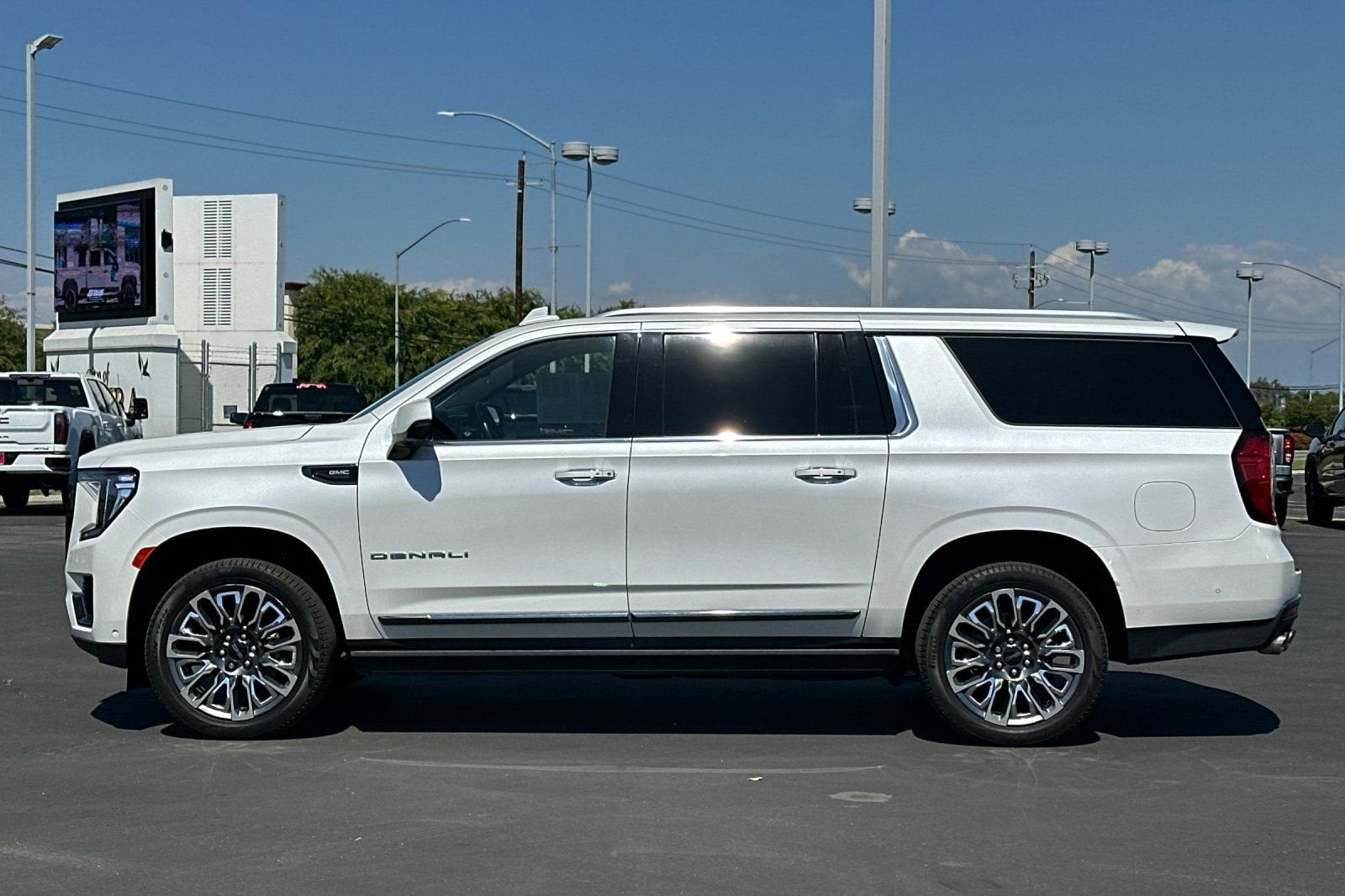 2023 GMC Yukon XL Denali Ultimate