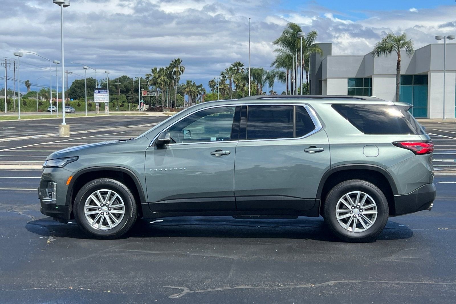 2023 Chevrolet Traverse LT Cloth