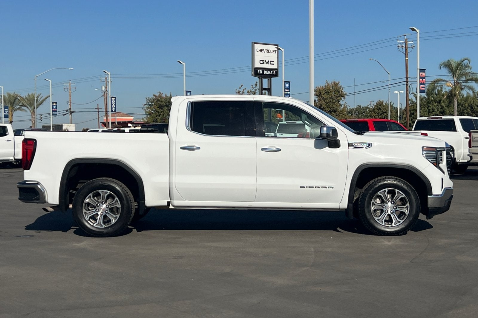 2025 GMC Sierra 1500 SLT