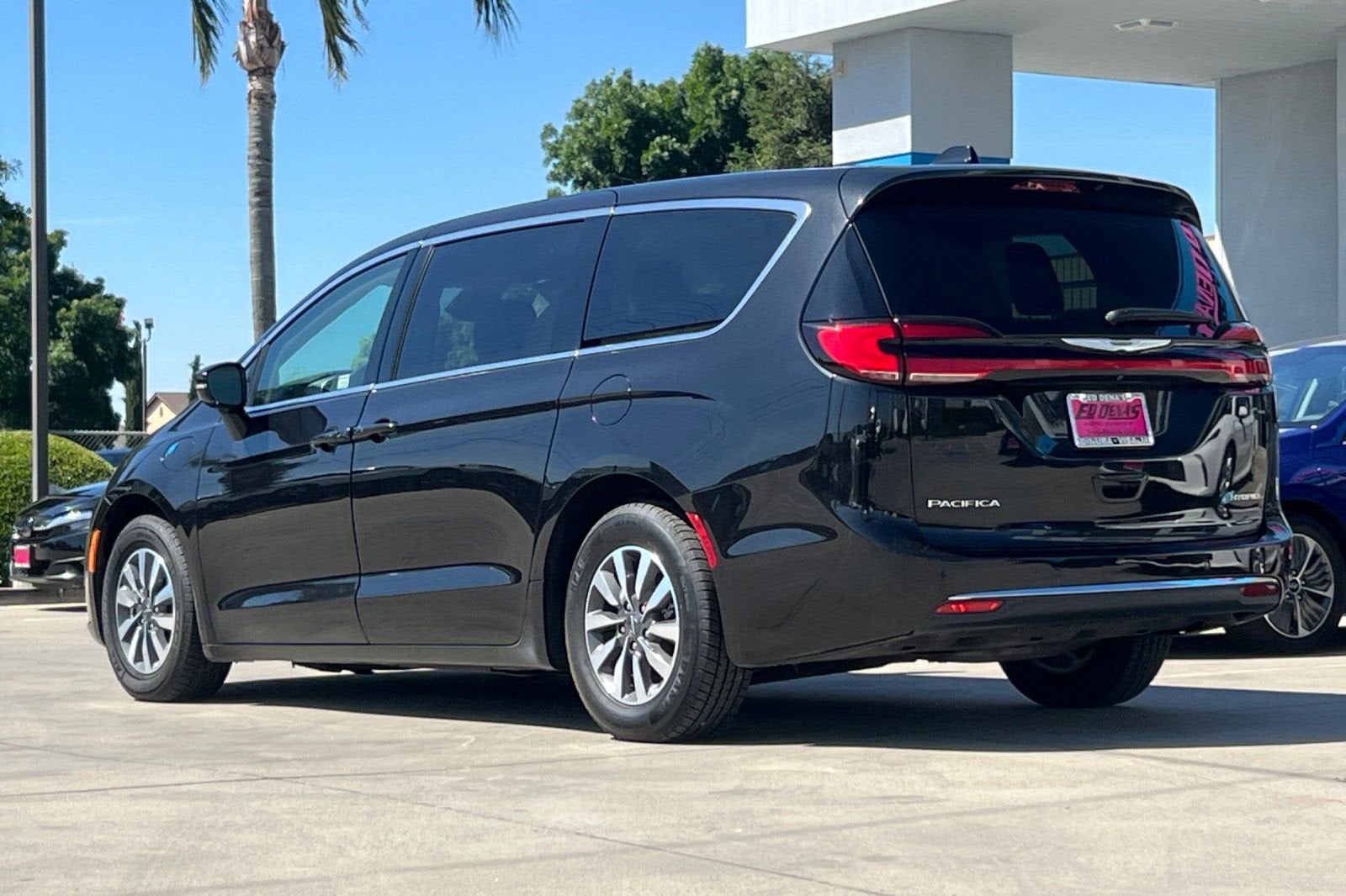 2024 Chrysler Pacifica Hybrid Select