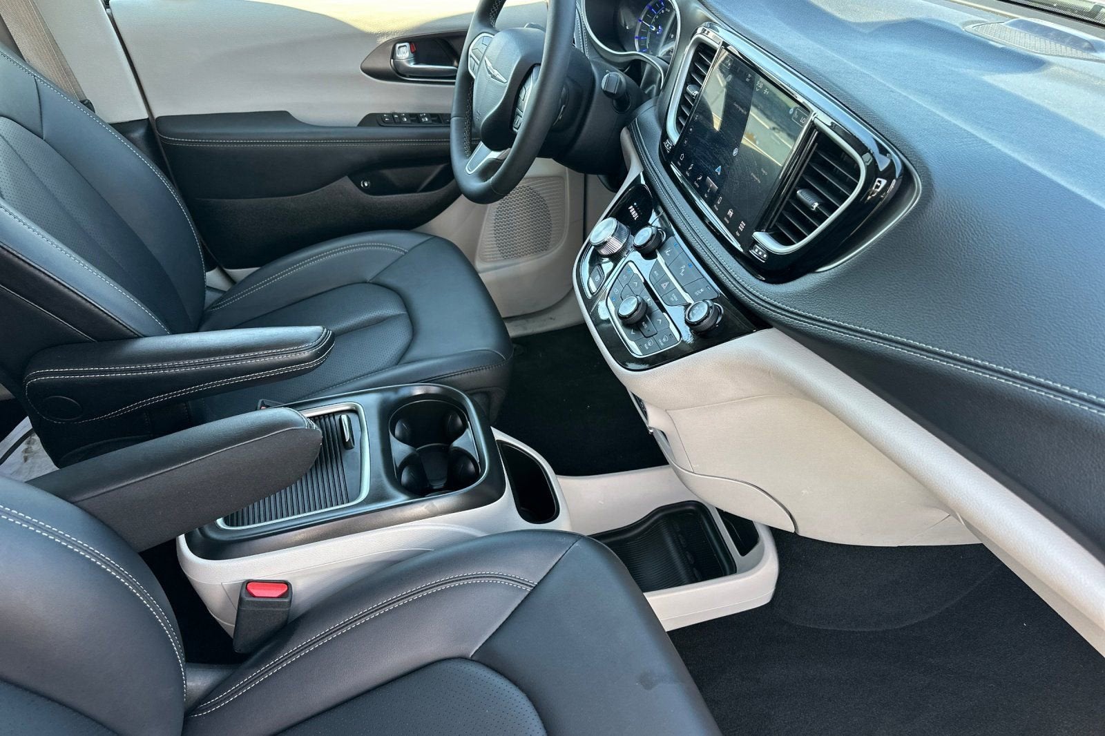 2024 Chrysler Pacifica Hybrid Select
