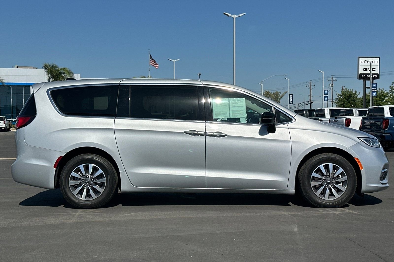 2024 Chrysler Pacifica Hybrid Select