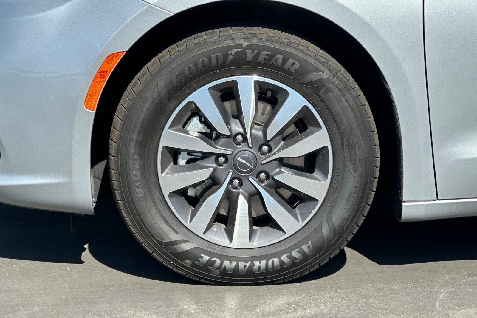 2024 Chrysler Pacifica Hybrid Select