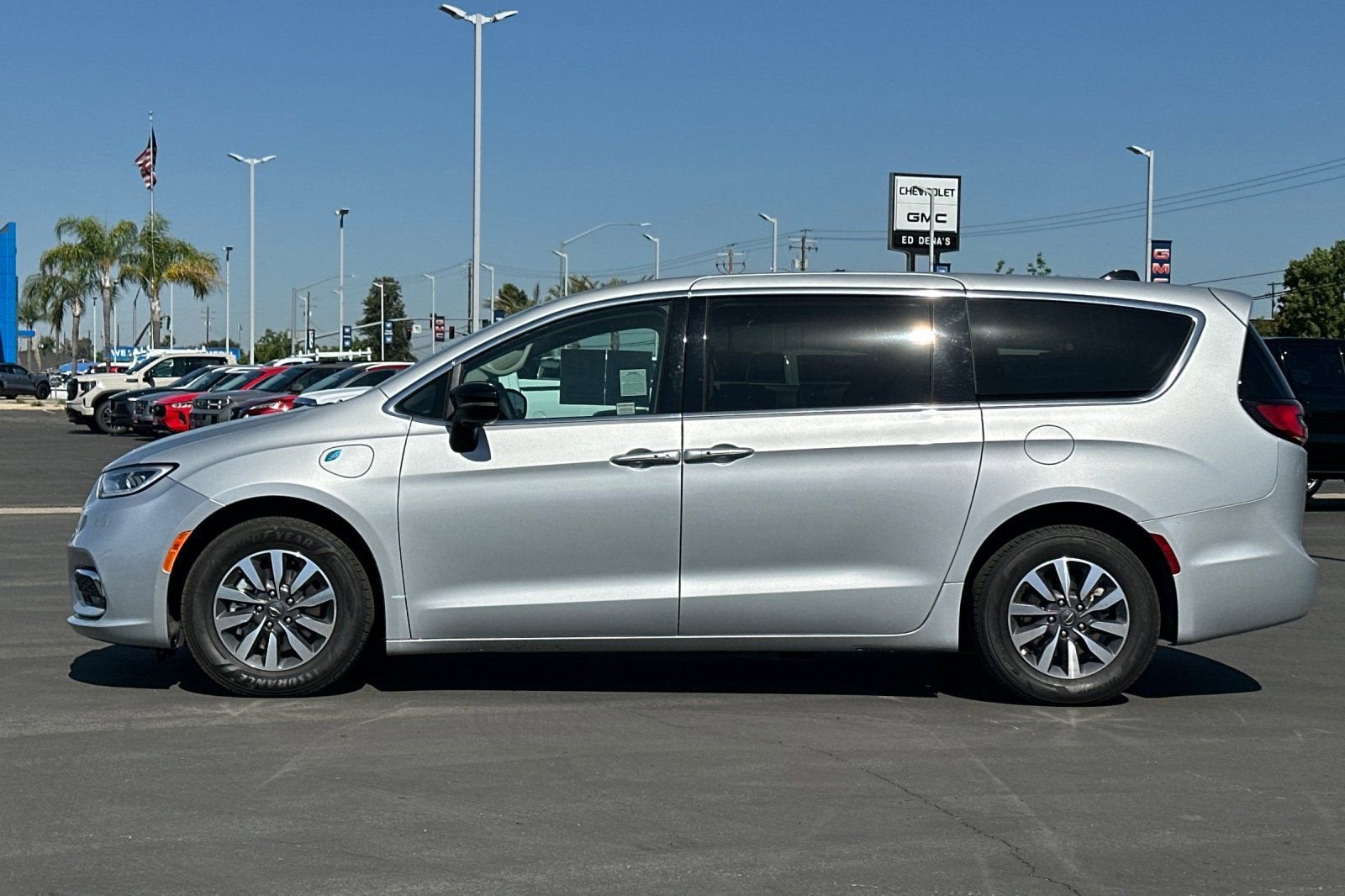 2024 Chrysler Pacifica Hybrid Select