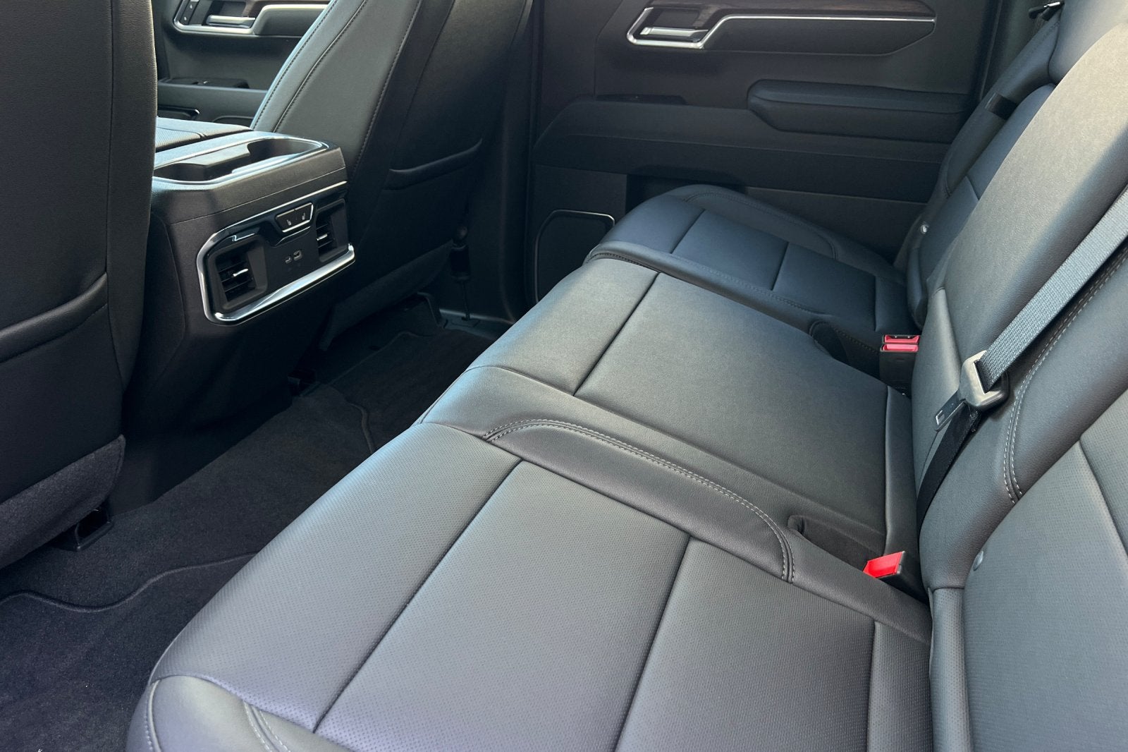 2026 GMC Sierra 1500 SLT - Photo 14