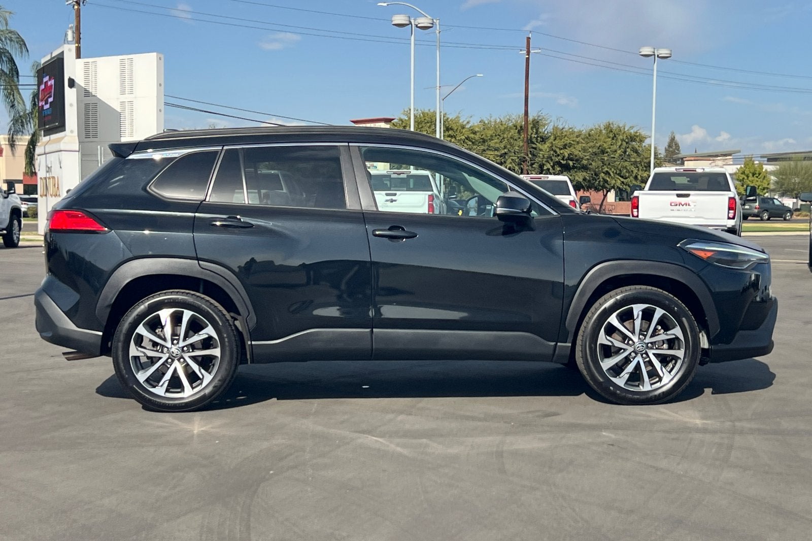 2023 Toyota Corolla Cross XLE